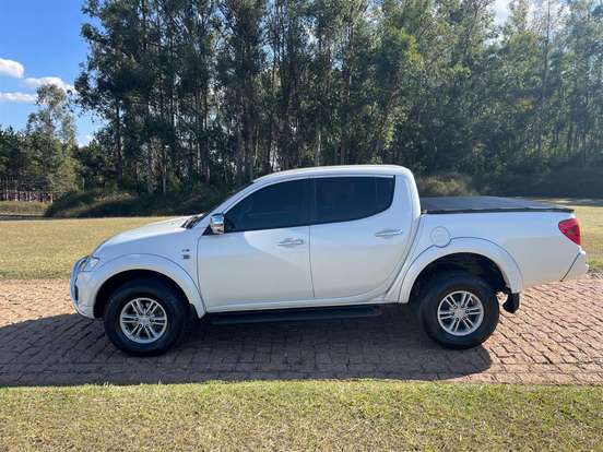 MITSUBISHI-L200 TRITON-3.5 HPE 4X4 CD V6 24V FLEX 4P AUTOMÁTICO MITSUBISHI-L200 TRITON-2016