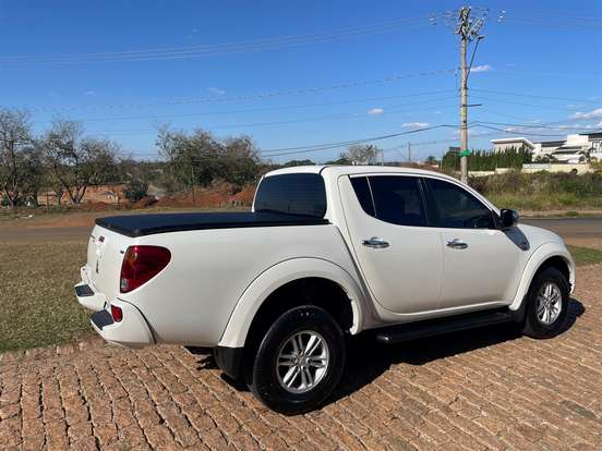 MITSUBISHI-L200 TRITON-3.5 HPE 4X4 CD V6 24V FLEX 4P AUTOMÁTICO MITSUBISHI-L200 TRITON-2016