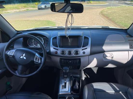 MITSUBISHI-L200 TRITON-3.5 HPE 4X4 CD V6 24V FLEX 4P AUTOMÁTICO MITSUBISHI-L200 TRITON-2016