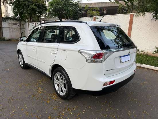 MITSUBISHI-OUTLANDER-2015