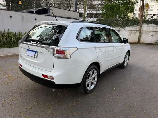 MITSUBISHI-OUTLANDER-2015