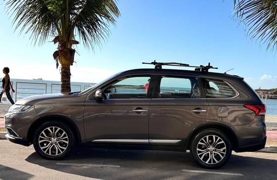 MITSUBISHI OUTLANDER 2.2 4X4 16V DIESEL 4P AUTOMÁTICO