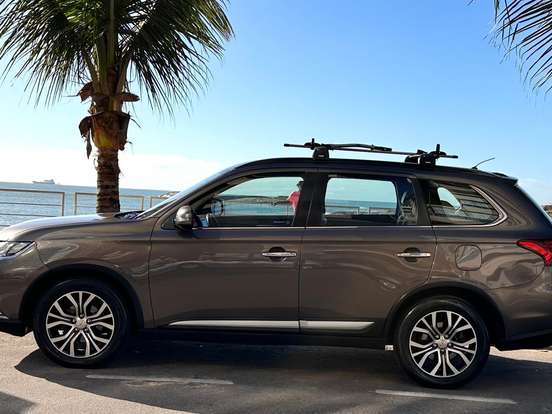 MITSUBISHI-OUTLANDER-2.2 4X4 16V DIESEL 4P AUTOMÁTICO MITSUBISHI-OUTLANDER-2015