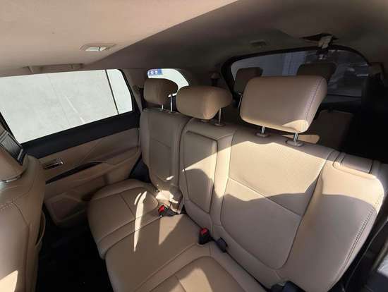 MITSUBISHI-OUTLANDER-2015