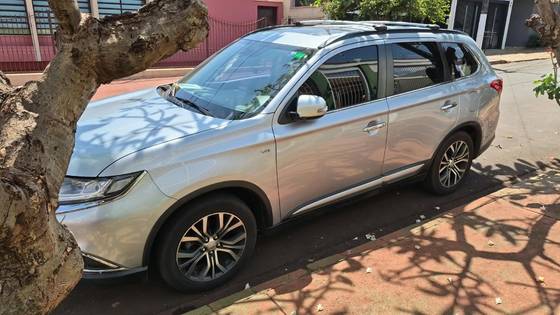 MITSUBISHI OUTLANDER 3.0 GT 4X4 V6 24V GASOLINA 4P AUTOMÁTICO