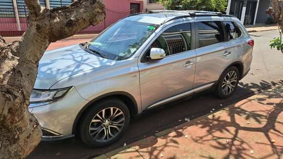 MITSUBISHI-OUTLANDER-2015