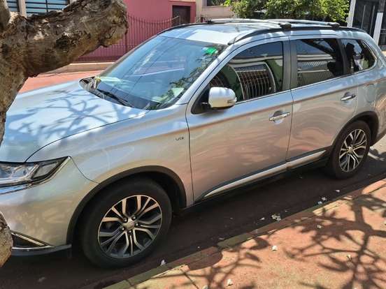 MITSUBISHI-OUTLANDER-3.0 GT 4X4 V6 24V GASOLINA 4P AUTOMÁTICO MITSUBISHI-OUTLANDER-2015