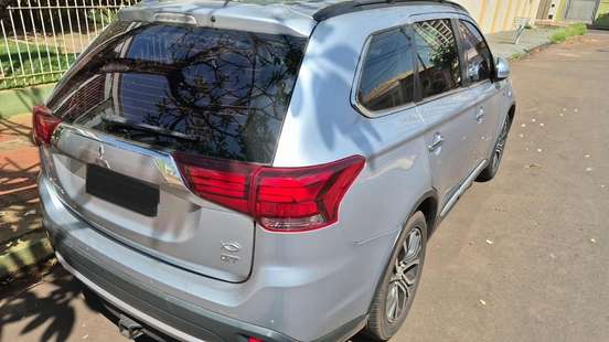 MITSUBISHI-OUTLANDER-3.0 GT 4X4 V6 24V GASOLINA 4P AUTOMÁTICO MITSUBISHI-OUTLANDER-2015