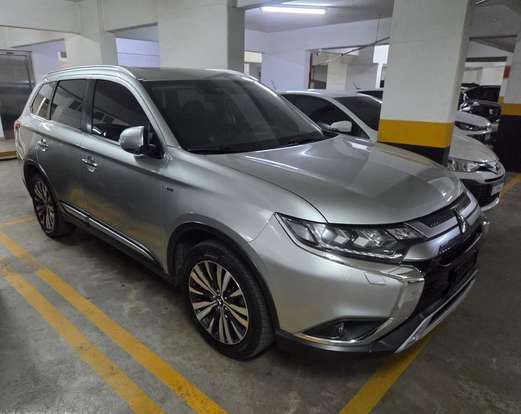 MITSUBISHI-OUTLANDER-3.0 MIVEC V6 GASOLINA HPE-S AWD AUTOMÁTICO MITSUBISHI-OUTLANDER-2019