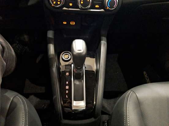 NISSAN-KICKS PLAY-2025