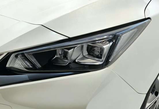 NISSAN-LEAF-2021