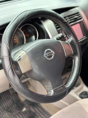 NISSAN-LIVINA-2009