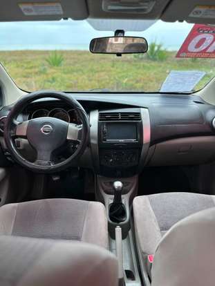 NISSAN-LIVINA-2009