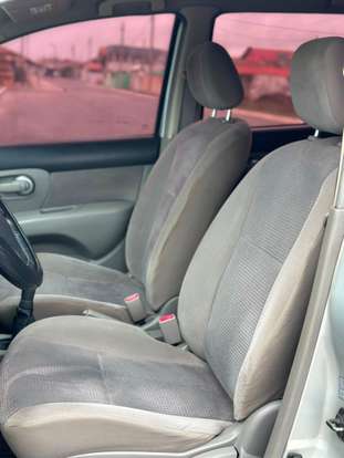 NISSAN-LIVINA-2009