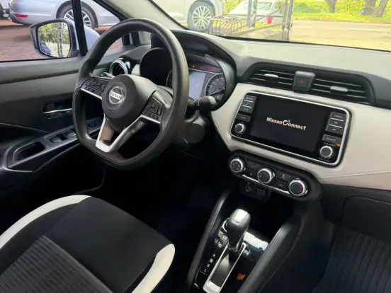 NISSAN-VERSA-2022