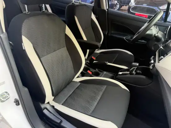 NISSAN-VERSA-2022
