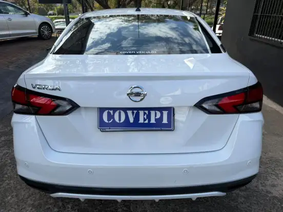 NISSAN-VERSA-2022