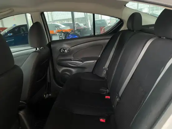 NISSAN-VERSA-2012
