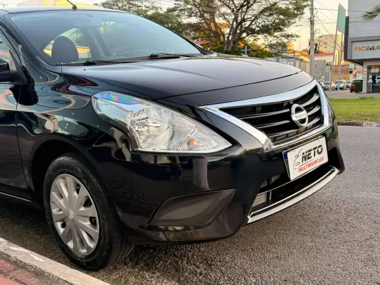 NISSAN-VERSA-2020