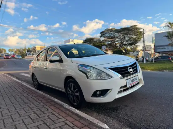 NISSAN-VERSA-2020