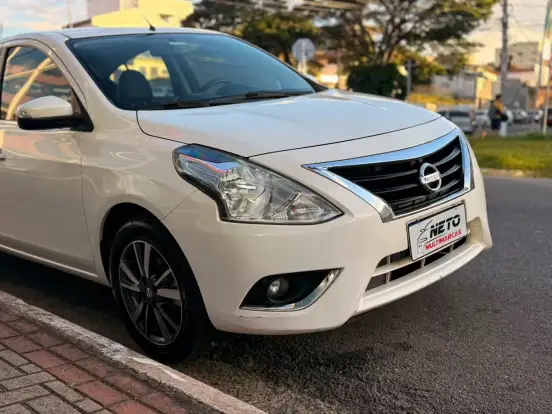 NISSAN-VERSA-2020