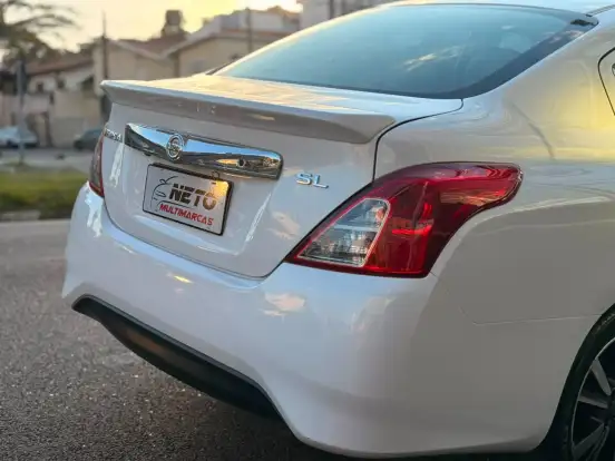 NISSAN-VERSA-2020