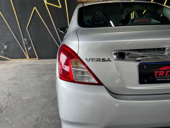 NISSAN-VERSA-1.6 16V FLEXSTART UNIQUE 4P MANUAL NISSAN-VERSA-2015