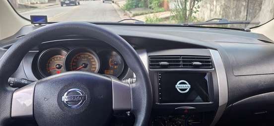 NISSAN-LIVINA-2011