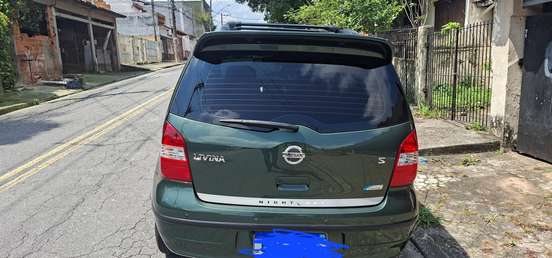 NISSAN-LIVINA-2011