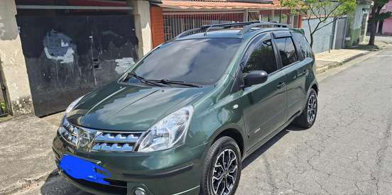 NISSAN-LIVINA-2011