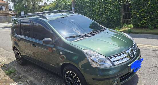 NISSAN-LIVINA-2011