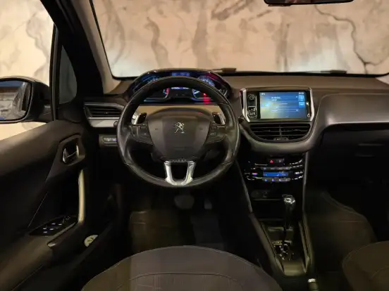 PEUGEOT-208-2015