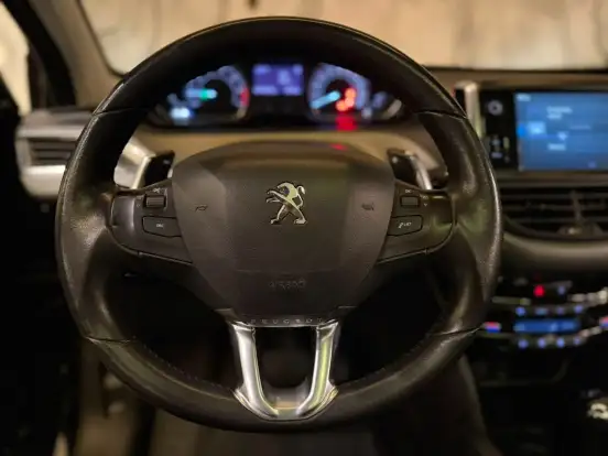 PEUGEOT-208-1.6 GRIFFE 16V FLEX 4P AUTOMÁTICO PEUGEOT-208-2015