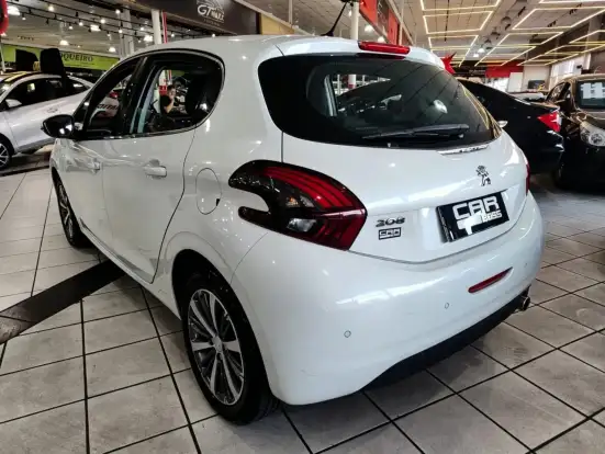 PEUGEOT-208-2017