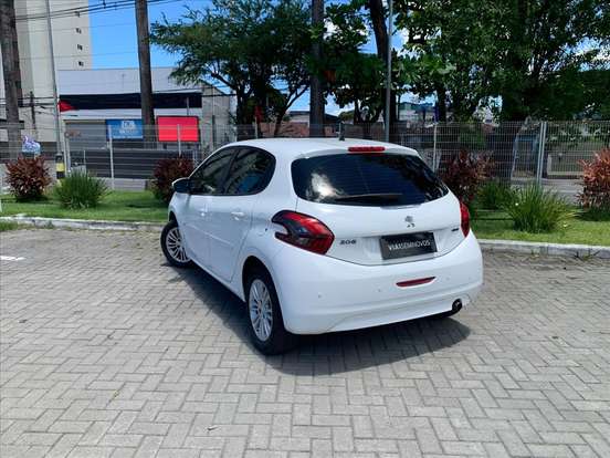PEUGEOT-208-2016
