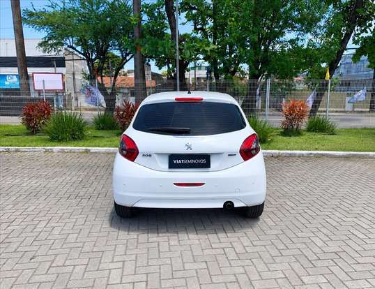 PEUGEOT-208-2016