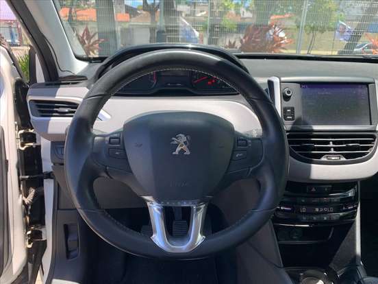 PEUGEOT-208-2016
