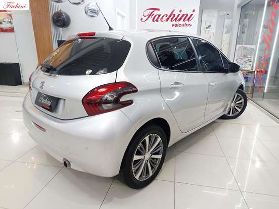 PEUGEOT-208-2020