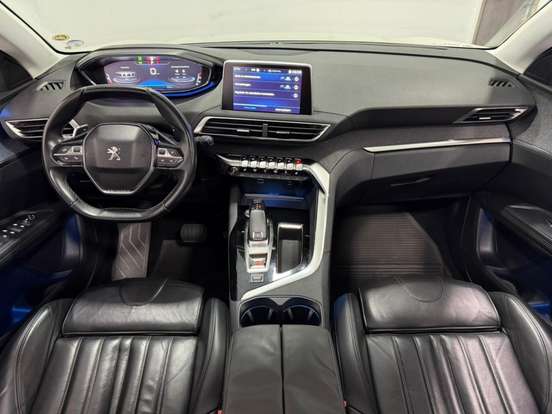 PEUGEOT-5008-2018
