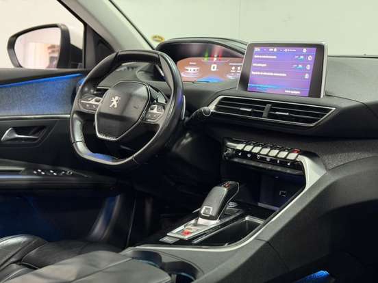 PEUGEOT-5008-2018
