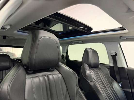 PEUGEOT-5008-2018