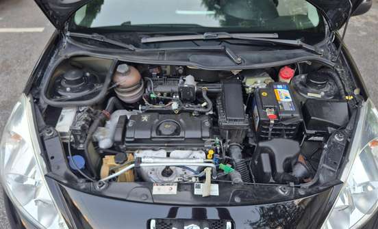 PEUGEOT-207-2012