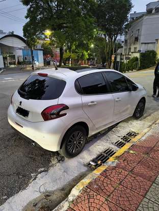PEUGEOT-208-1.6 ALLURE 16V FLEX 4P AUTOMÁTICO PEUGEOT-208-2017