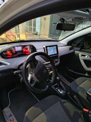 PEUGEOT-208-2017