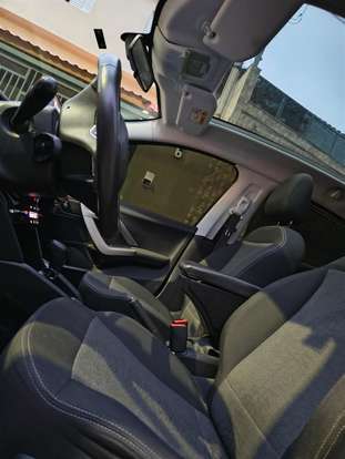 PEUGEOT-208-2017