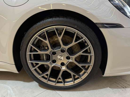 PORSCHE-911-2025