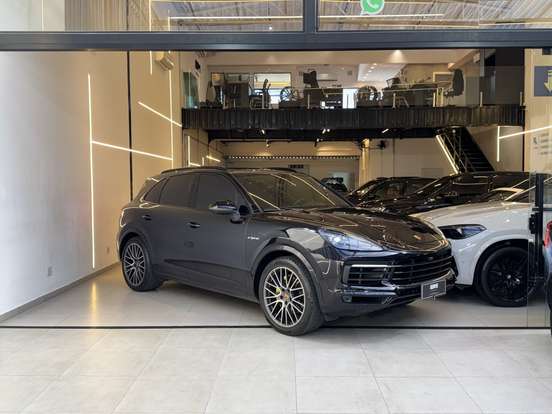PORSCHE-CAYENNE-2021