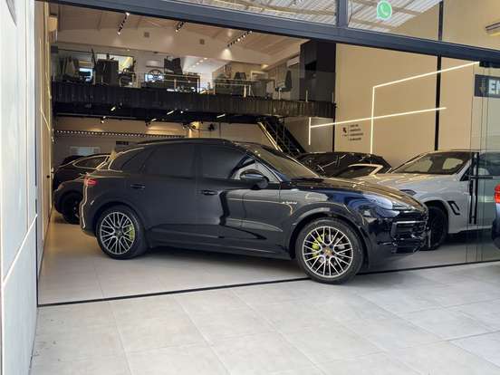 PORSCHE-CAYENNE-2021