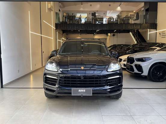 PORSCHE-CAYENNE-2021