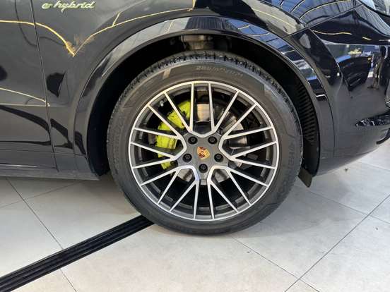 PORSCHE-CAYENNE-2021